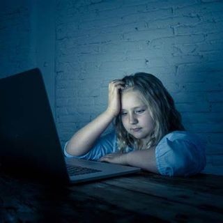 Mondo digitale e minorenni: da Poste italiane un webinar sui rischi della rete
