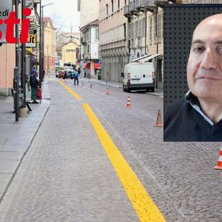 Marco Castaldo (nel riquadro) e la pista ciclabile di corso Alfieri