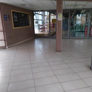 Le foto pubblicate su Facebook dall'assessore Giacomini e, al fondo dell'articolo la sporcizia dei giorni scorsi e alcuni cittadini volenterosi che puliscono