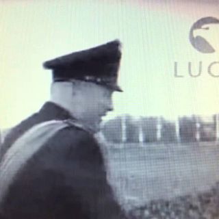 Nell'immagine, tratta da un filmato dell'Istituto Luce, un momento della visita ad Asti di Benito Mussolini, risalente al 16 maggio 1939