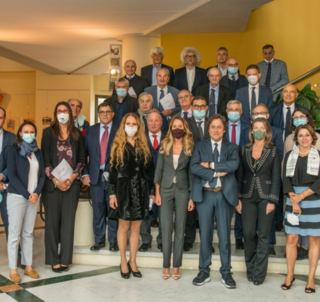 Foto di gruppo, risalente al primo ottobre scorso, per i componenti del Consiglio camerale