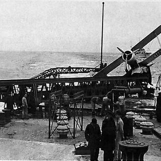 La nave da battaglia Vittorio Veneto colpita da un siluro durante lo scontro a Capo Matapan - Immagine tratta da Wikipedia