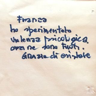 Una frase di una vittima di violenza scritta sul lenzuolo del Cardinal Massaia