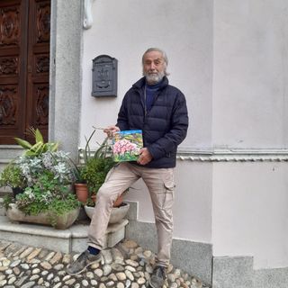 I numeri civici del borgo di Castagnole Lanze diventano opere artistiche grazie al pittore castagnolese Beppe Gallo