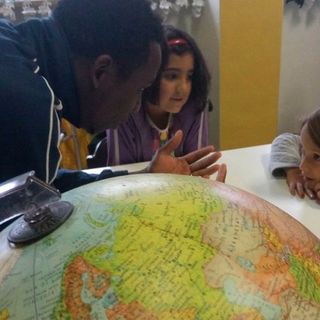 L’educazione è fuori. La scuola anche