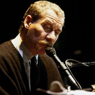 Stasera alle 21 si presenta il nuovo numero di Astigiani con un'intervista a Paolo Conte