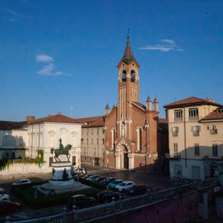 Piazza Cairoli (ph. Archivio Ente Turismo LMR)
