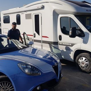 Quattro persone ai domicilari per truffe sulla compravendita di camper
