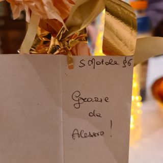 Il biglietto di ringraziamento, risalente al 1996, che accompagna la bottiglia donata