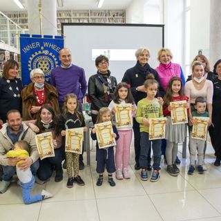 Foto di gruppo per i bimbi premiati in occasione della scorsa edizione del Premio