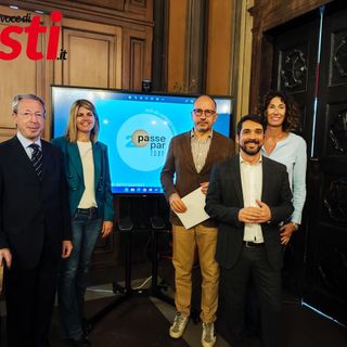 Nell'immagine, da sinistra a destra: il direttore scientifico del Festival Alberto Sinigaglia, la direttrice della Biblioteca Astense Alessia Conti, il sindaco Rasero, l'assessore alla Cultura Paride Candelaresi e la presidente della Biblioteca Roberta Bellesini