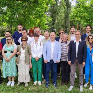 Foto di gruppo, con il candidato sindaco Crivelli, l'avvocato Alberto Pasta e il consigliere regionale Sean Sacco, per i candidati M5S