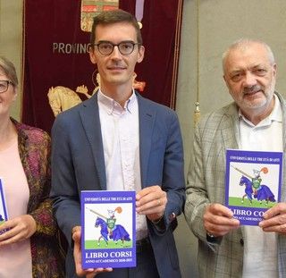 La presidente UTEA Vittoria Maggiorotto con il presidente della Provincia Paolo Lanfranco e il direttore dei corsi Piergiorgio Bricchi alla presentazione dei corsi