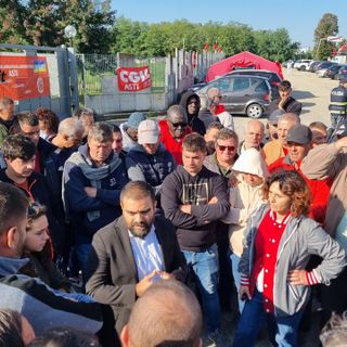 Muro contro muro alla ex Fortes di Baldichieri, sul posto anche polizia e carabinieri [FOTO E VIDEO]