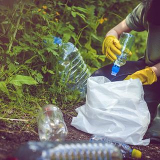 Giovani volontari puliscono i parchi ad Asti. Si inizia giovedì 22 luglio al parco Bramante