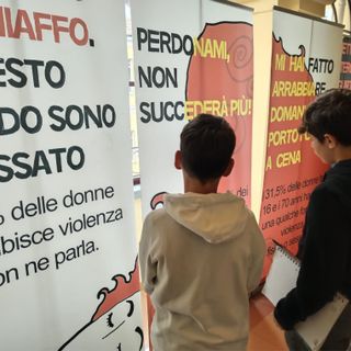 Studenti alla Biblioteca di Canelli osservano &quot;Non crederci!&quot;