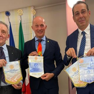 L’imprenditore Adriano Benzi, il presidente del R.C. Canelli-Nizza Monferrato Paolo Marmo e il sindaco di Canelli Paolo Lanzavecchia.