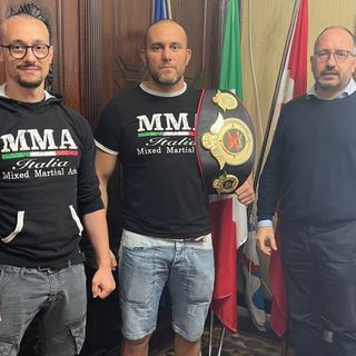 Il campione insieme al sindaco e a Loris Ruotolo