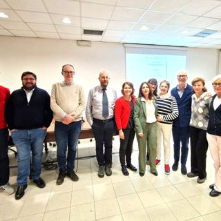 Foto di gruppo per i relatori del convegno Asl AT sulla medicina di genere