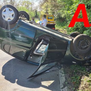 Auto ribaltata a Quarto d'Asti