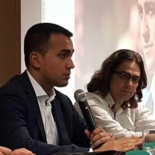 Romano ritratto con il ministro degli Esteri e ex capo politico M5S Luigi Di Maio nel corso di un convegno del 2019