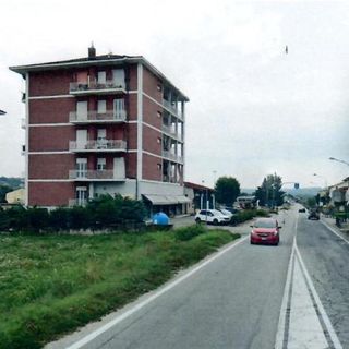 Villafranca, strada Padana inferiore con auto