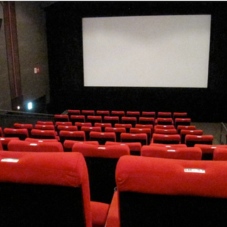 Cinema, c'è vita oltre lo streaming? Il Piemonte ci prova, con spettacoli a 3,5 euro per le famiglie