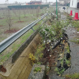 Asti, muro pericolante in via Mattarella. Interrogazione del consigliere Anselmo (Uniti si può) [FOTO]