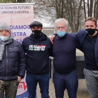 Gazebo di Italexit con Paragone e 'astigiano Quaglia