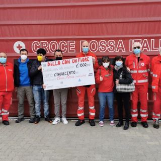 Consegna raccolta fondi alla Croce Rossa