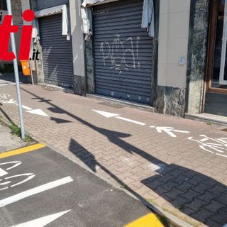 Ennesima 'puntata' nel tormentone della rotonda ciclabile di piazza I Maggio [GALLERIA FOTOGRAFICA]