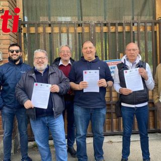 Foto di gruppo per gli esponenti sindacali a margine della conferenza stampa