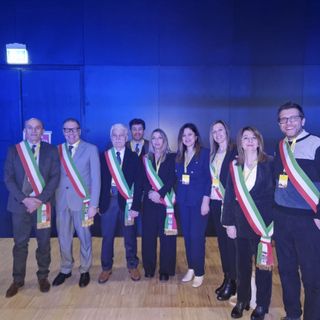 La delegazione di sindaci astigiani in compagnia della direttrice di Filiale di Asti, Concettina Restuccia.