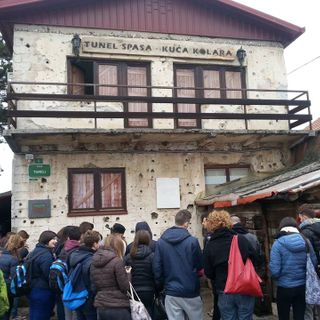 Studenti in Bosnia al Tunnel di Sarajevo