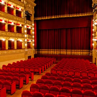 Edifici teatrali illuminati per fare &quot;luce sul teatro&quot;. L'iniziativa si terrà lunedì 22 febbraio dalle 19.30 alle 21.30