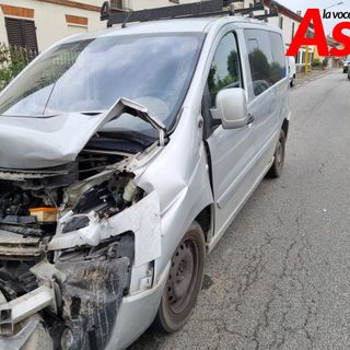 Uno dei mezzi coinvolti nel tamponamento a catena