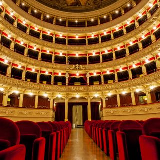 La sala del Teatro Alfieri, uno dei simboli culturali cittadini