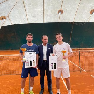 Vittorio Petrocelli, a sinistra nell'immagine Vittorio Petrocelli, a sinistra nell'immagine