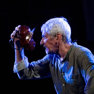 Al Teatro Balbo di Canelli Titino Carrara va in scena con &quot;La Buca del Diavolo&quot;