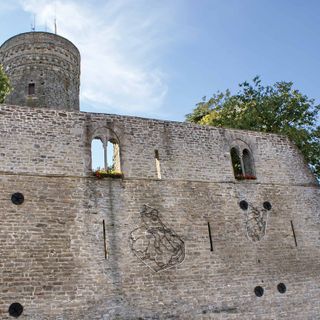 Torre e resti del castello medioevale di Roccaverano