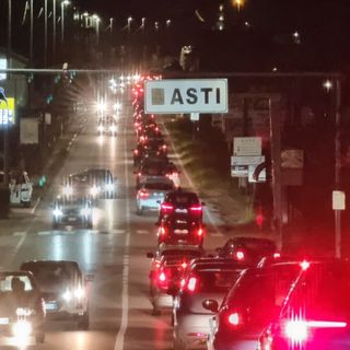 Asti nella morsa del traffico: code alle entrate in città, smog e lamentele [FOTO E VIDEO]