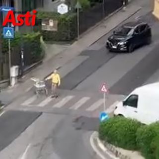 Un fermo immagine tratto dal video, divenuto virale sul web