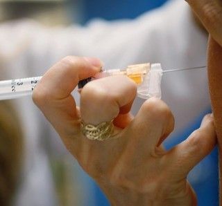 Vaccino antinfluenzale, Cirio: &quot;Gli over 60 che non l'hanno ancora fatto lo avranno presto disponibile&quot;