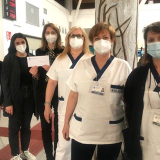 Il sindaco Anna Macchia con alcune operatrici dell'equipe vaccinazioni
