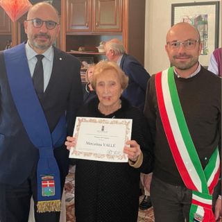 La signora Valle, neo centenaria, con il presidente Rasero e il sindaco di Portacomaro Alessandro Balliano