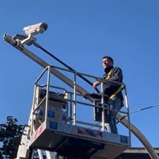 Due immagini tratte dalla diretta social del sindaco Rasero