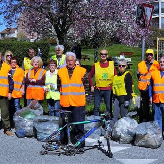 Il gruppo di volontari dell'associazione &quot;Via Madre Teresa di Calcutta&quot; (Merfephoto)