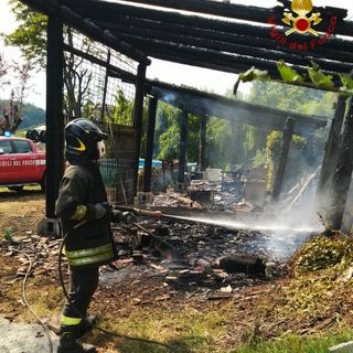 Cocconato: incendio in un ricovero attrezzi. Intervenuti i Vigili del Fuoco