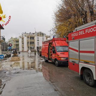 Nizza Monferrato, intervento dei vigili del fuoco per una fuga di gas in un condominio di piazza Garibaldi