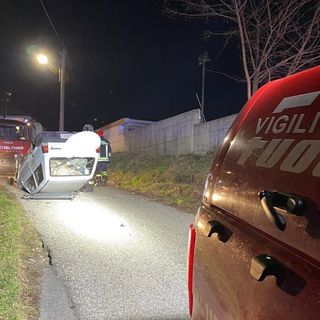 Incidente auto ribaltata a Mombercelli in via Costarossa